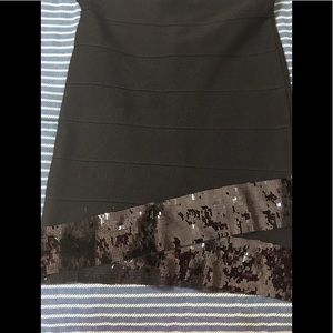 EUC Fitted knit skirt with sequins detail